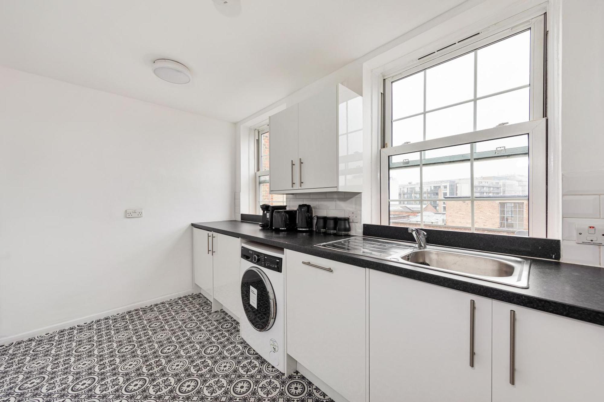 Sleek Shoreditch Hideout - 2 Bed Gem With Balcony In Central Лондон Экстерьер фото